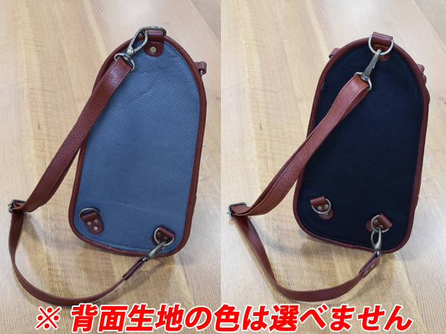 レザーボディバッグ中