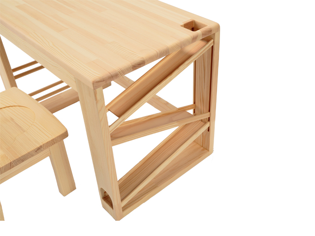 テーブル遊家具（三重）